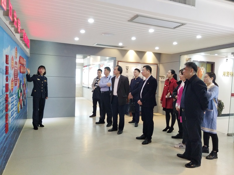 图为:我站工作人员参观西江航运党建联盟服务中心01.jpg 图为:我站工作人员参观西江航运党建联盟服务中心01.jpg