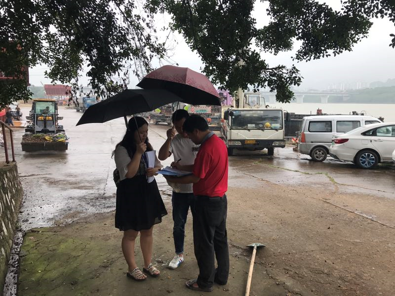 港航处工作人员在白沙码头检查创城工作d.png 港航处工作人员在白沙码头检查创城工作d.png