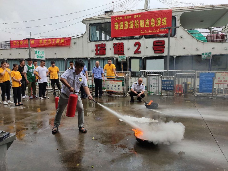 客运游船开展应急演练照片.jpg 客运游船开展应急演练照片.jpg