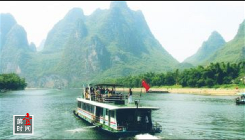 80年代漓江钢质游船。(桂林日报资料图片).png