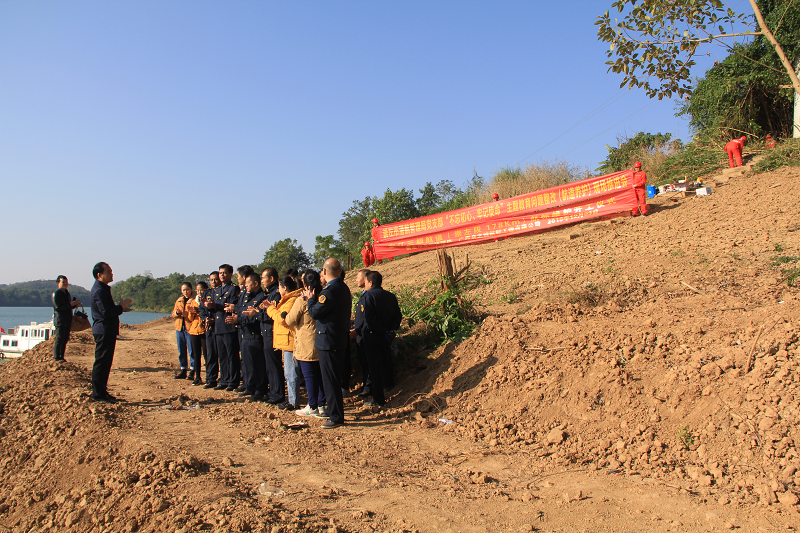 崇左市港航管理局何月甫局长宣布崇左三级航道航标维护工作正式启动.png 崇左市港航管理局何月甫局长宣布崇左三级航道航标维护工作正式启动.png
