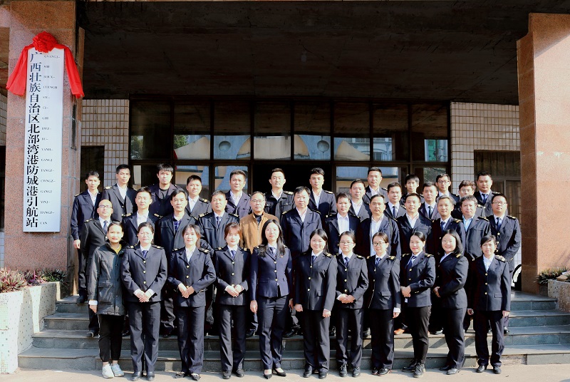 图为:参加揭牌仪式的全体人员合影.jpg 图为:参加揭牌仪式的全体人员合影.jpg