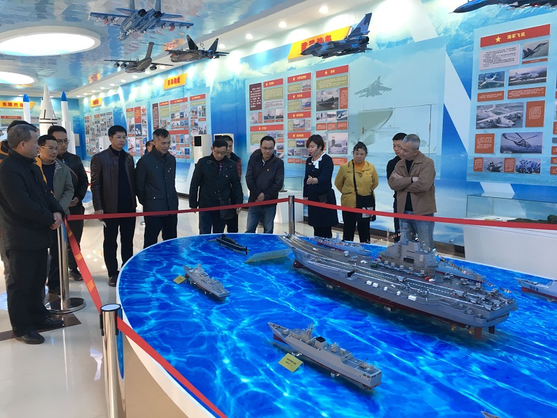 广西国防教育馆内参观.jpg
