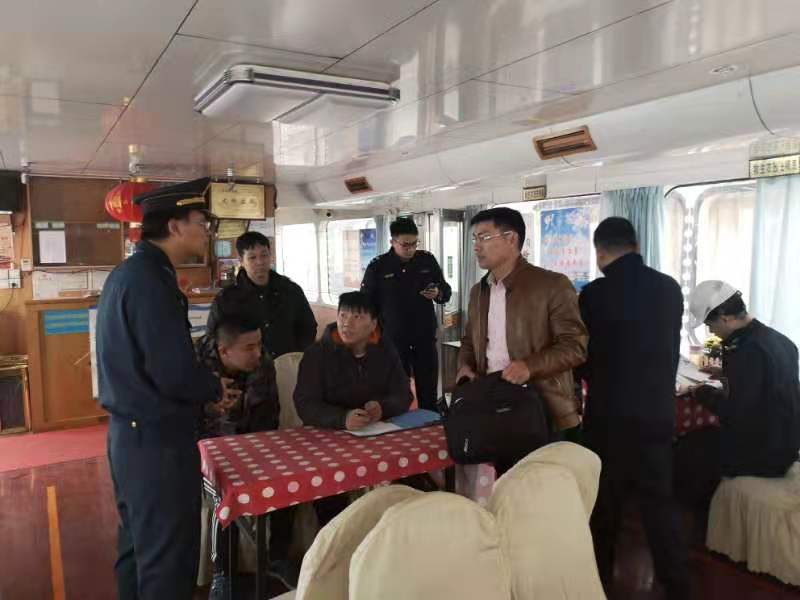 检查组巡查客船安全情况.jpg 检查组巡查客船安全情况.jpg