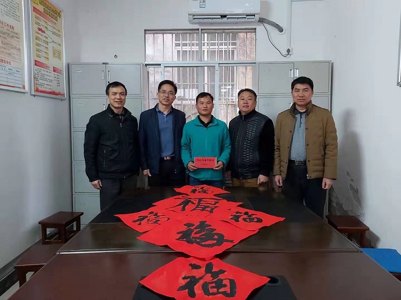 慰问扶贫工作人员1.jpg 慰问扶贫工作人员1.jpg