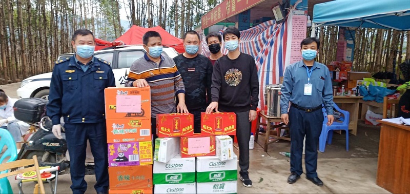 广西武宣恒泰航运有限公司到各疫情防控卡点捐赠物资.jpg