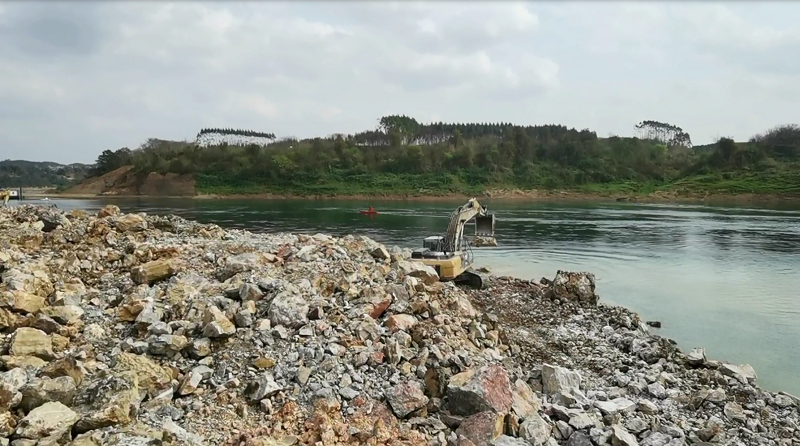 木梨惊滩挂舵石作业点清碴.jpg