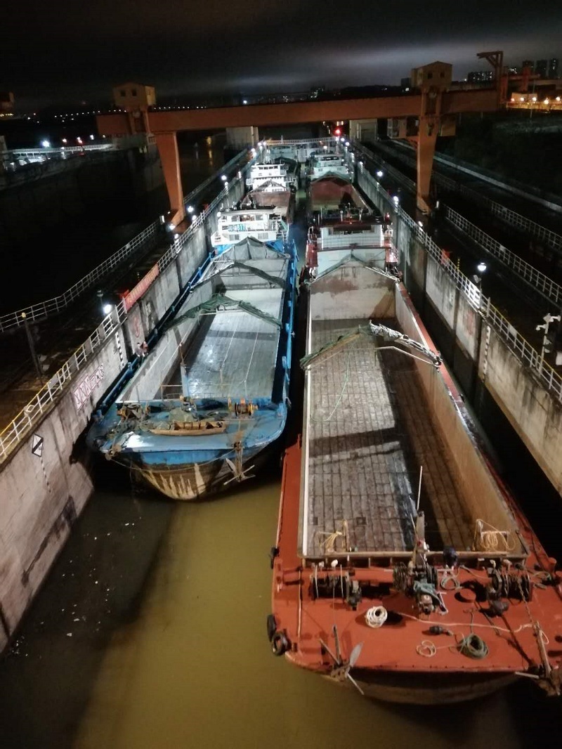 2#船闸通航后首闸进闸船舶.jpg