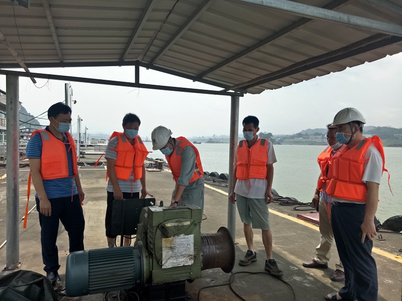 查看长洲水利枢纽下锚地报到处设备运行状况.jpg