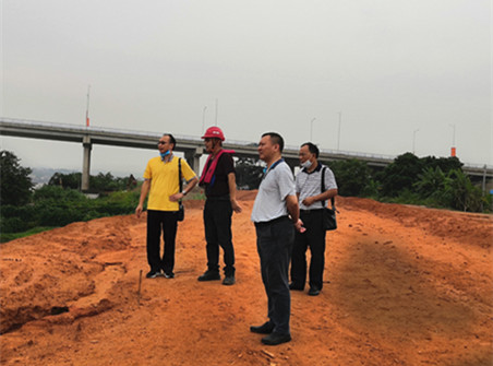 指挥部会同监理部对二期工程防洪度汛情况开展走访视察.jpg