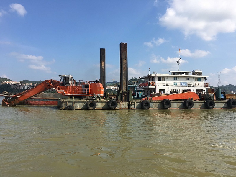 拟投入使用的反铲挖泥船.jpg