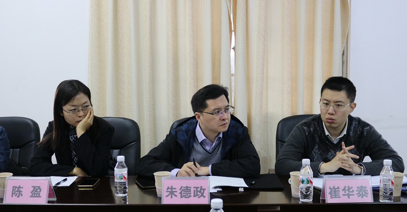 图为:调研组听取汇报.jpg 图为:调研组听取汇报.jpg