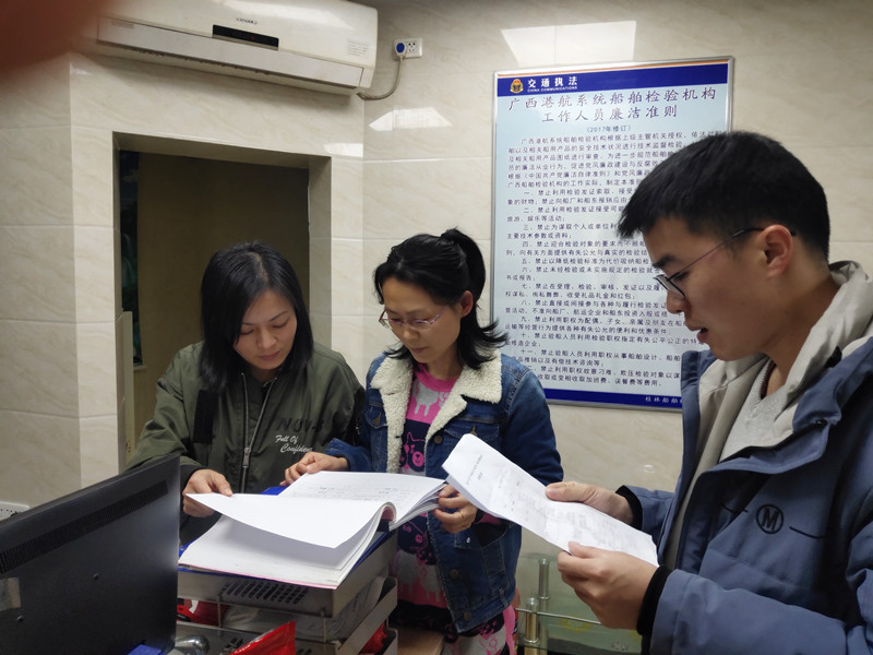 到阳朔分中心进行监督检查.jpg