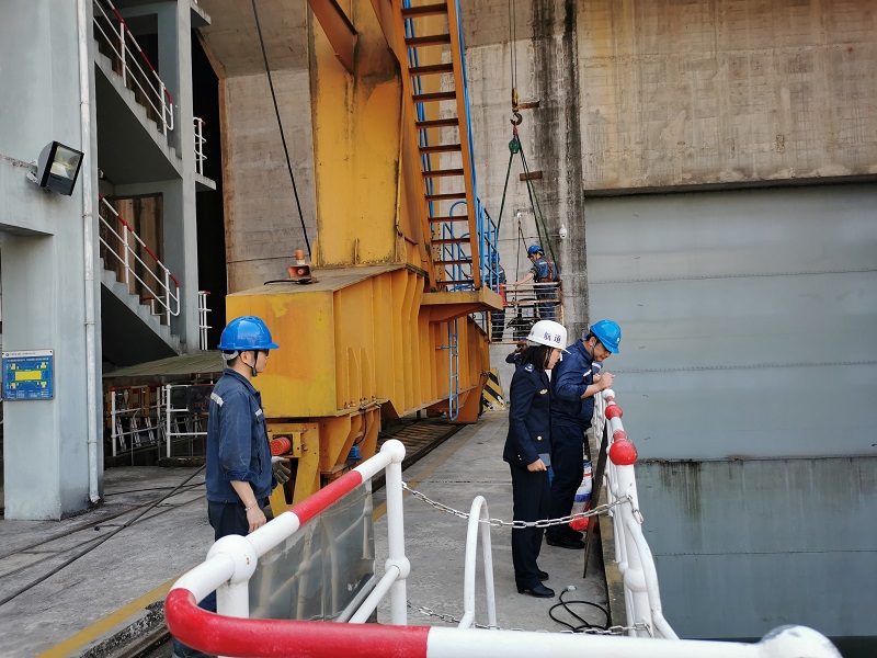 船闸检查.jpg
