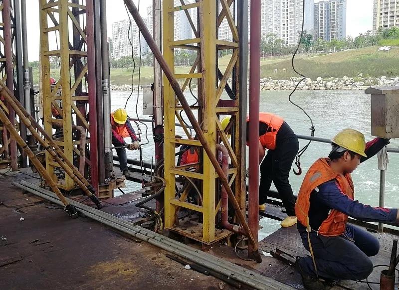 桂梧航道工程 ——一期1标牛皮滩钻爆作业.jpg