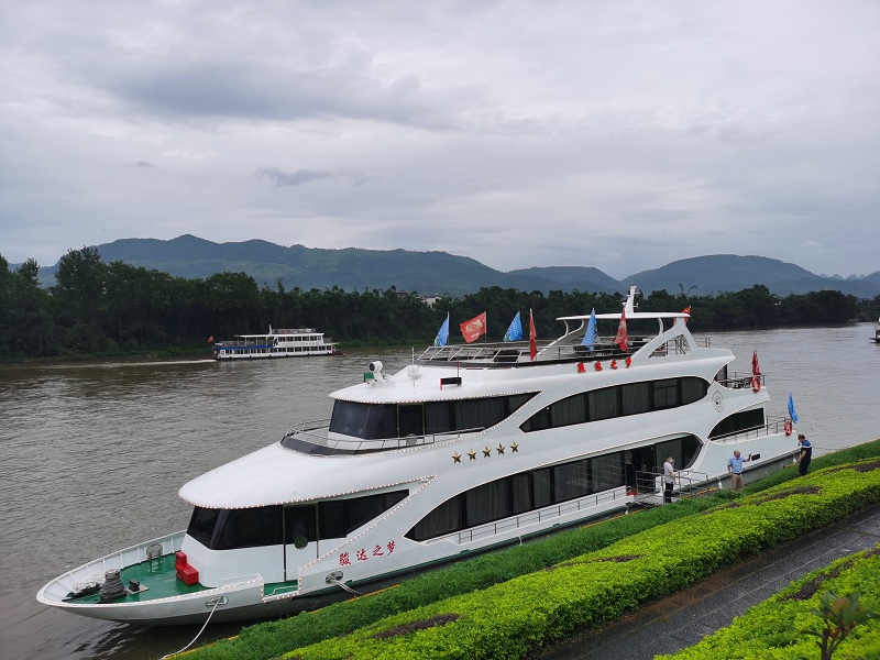 五星级游览船外观.jpg