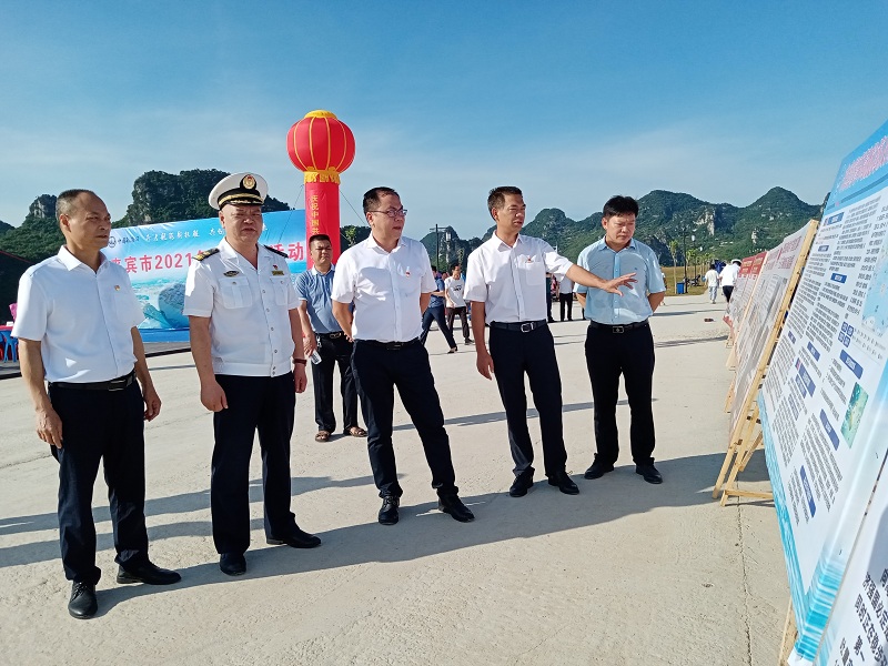 观看活动现场水运发展情况 展板.jpg