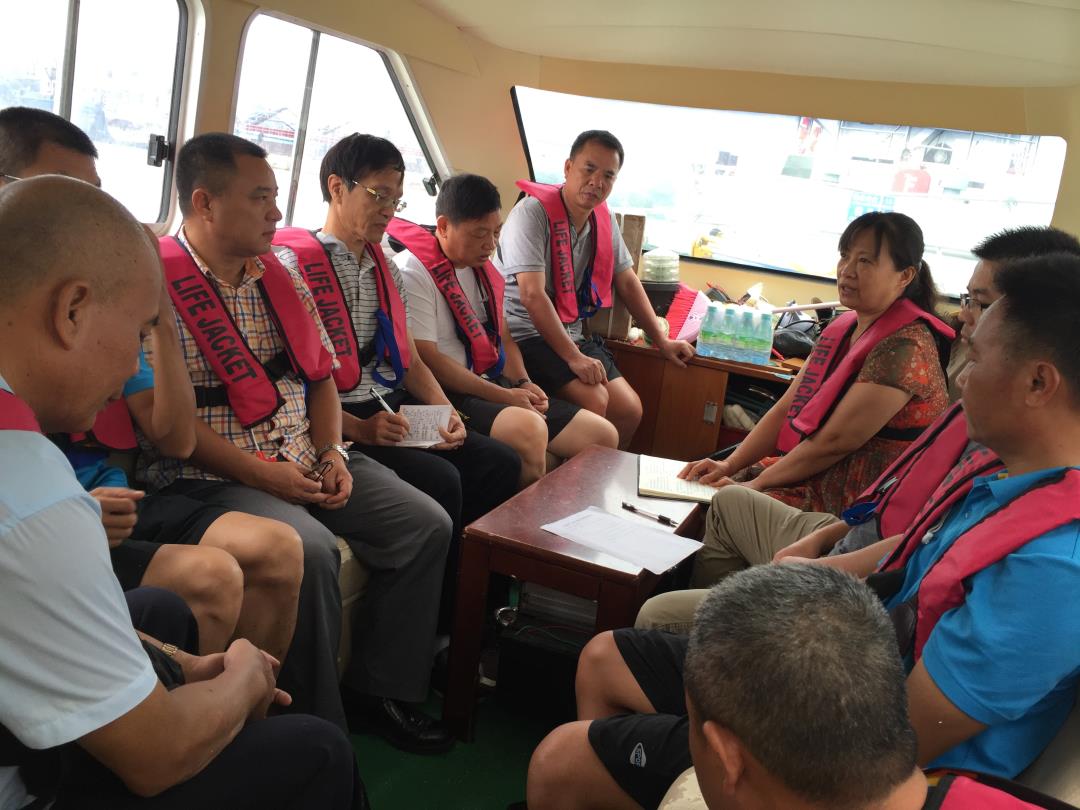 周丽云在工地检查工作.jpg 周丽云在工地检查工作.jpg