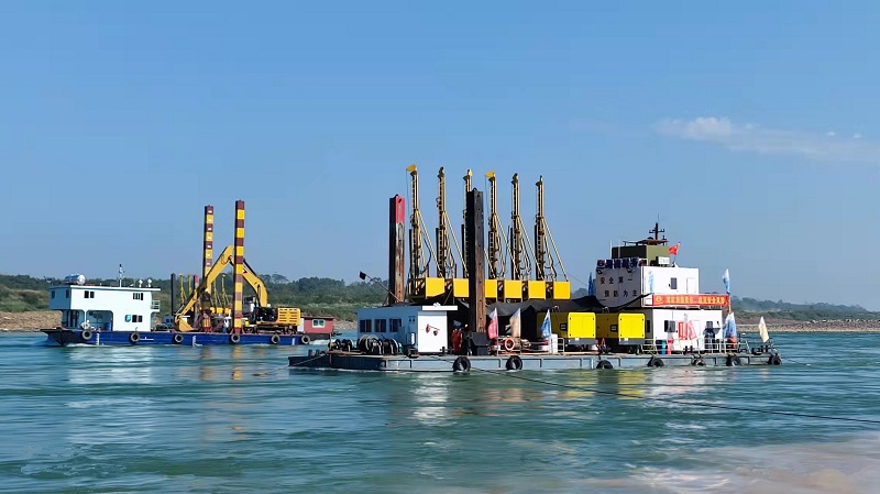 来桂航道工程施工现场2.jpg 来桂航道工程施工现场2.jpg