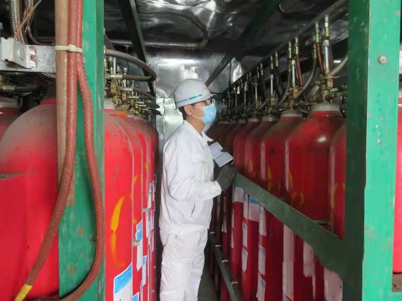 检查二氧化碳气瓶情况 - 副本.jpg