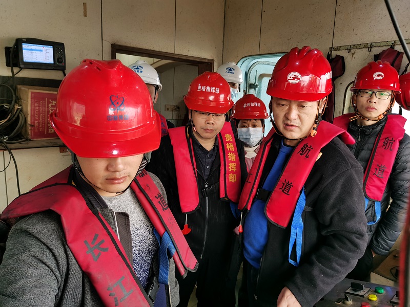 2月28日，指挥部带队到二期工程工地督查梧州西江大桥桥区航道施工进度（黎文学 摄） - 副本.jpg