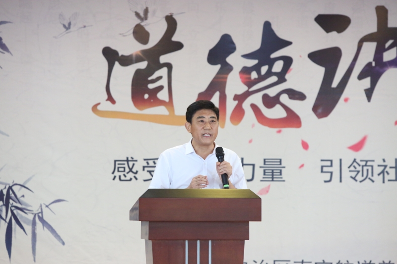 中心党委副书记、纪委书记为大家讲述家风故事.JPG