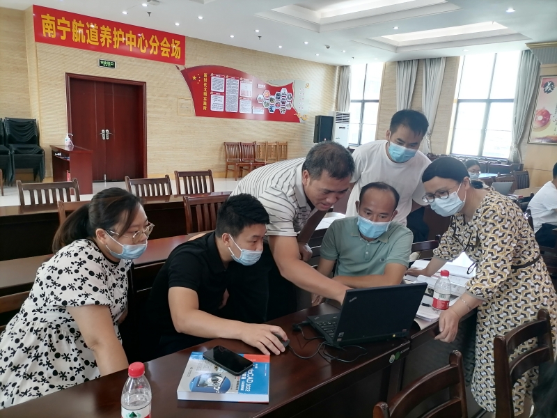 CAD使用技巧指导现场.jpg CAD使用技巧指导现场.jpg