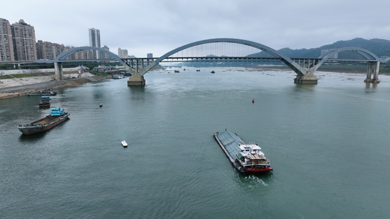 下行的重载船舶通过竹湾航段3林迪拍摄.jpg