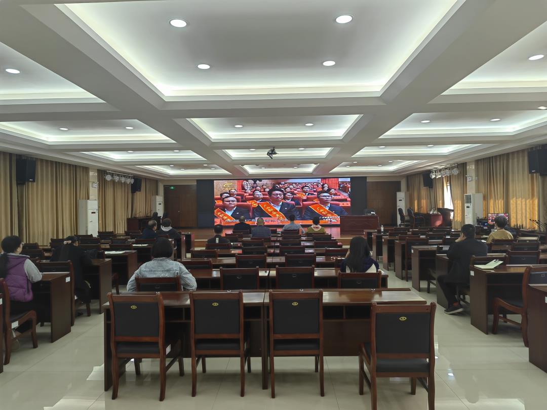 桂林航道养护中心收看广西勤廉榜样先进事迹主题情景报告会.jpg