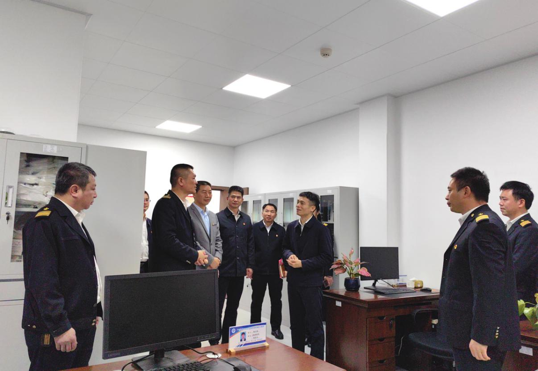 4谢殿武率队到防城港开展调研与职工交流.jpg