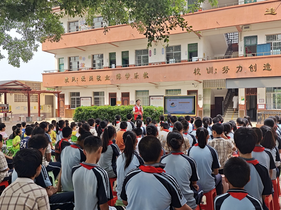 公益课堂进校园（梁剑 摄）.jpg