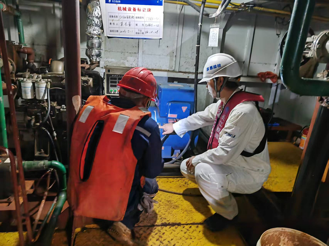 1748919868706041043.png 北海船检中心验船师检验湖南籍船舶“九工钻5”1.png