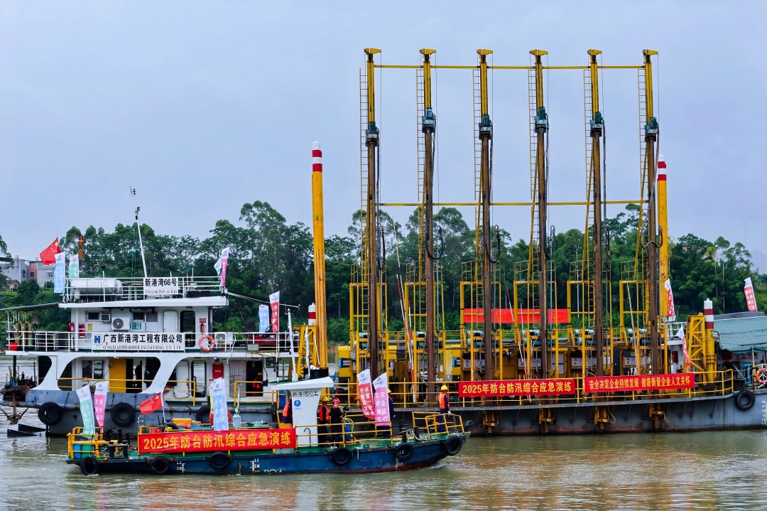 1750324414405081388.jpg 施工船舶驶入防汛锚泊地(1).jpg