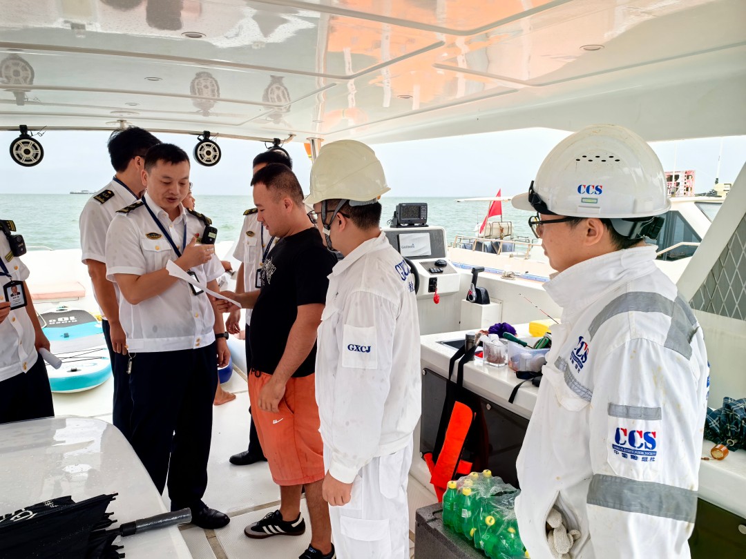 1755675660814070090.jpg 开展涉客游艇安全检查工作.jpg