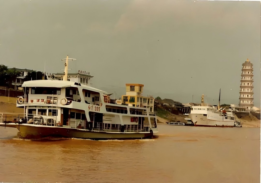 1.90年代客船红星355（网络图片）.jpg