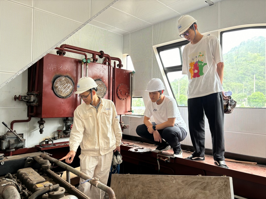 5.中心验船师开展旅游船现场研学（1）.jpg