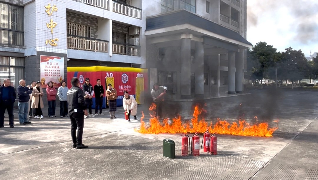 1764075925987079984.jpg 灭火实操 (2).jpg