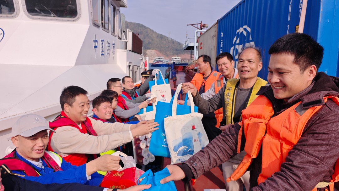 1770363075436039037.jpg 发放宣传物料.jpg