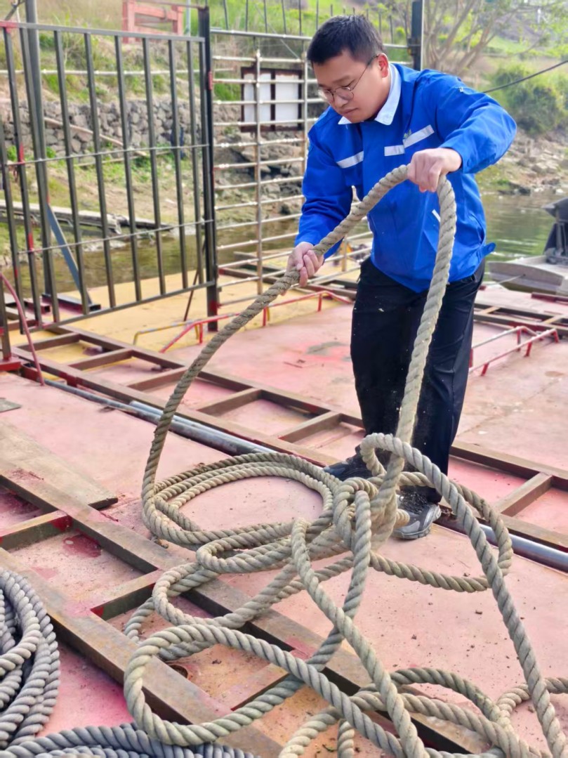 1771658019526008971.jpg 图1余振晖在做出航前的准备.jpg