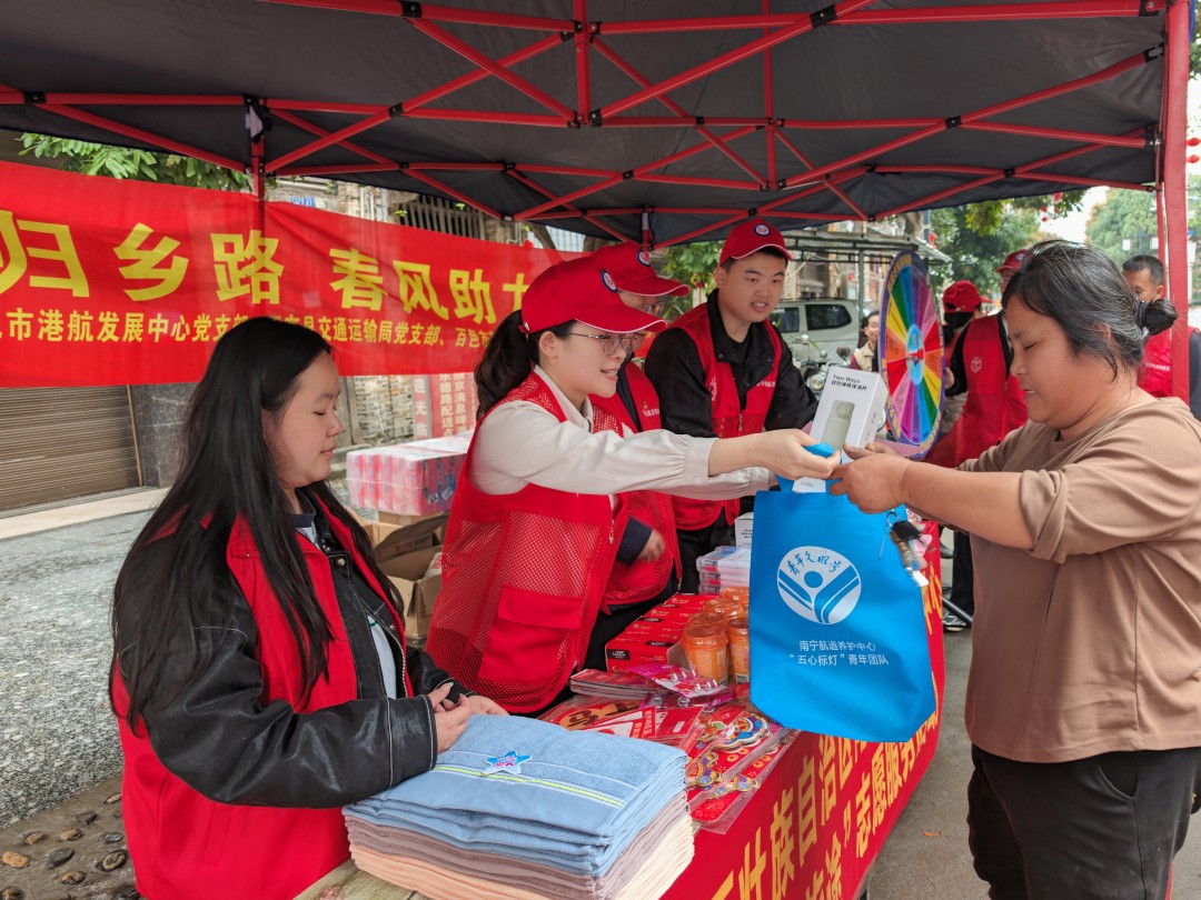 志愿服务活动现?。汗饪焐悖?jpg