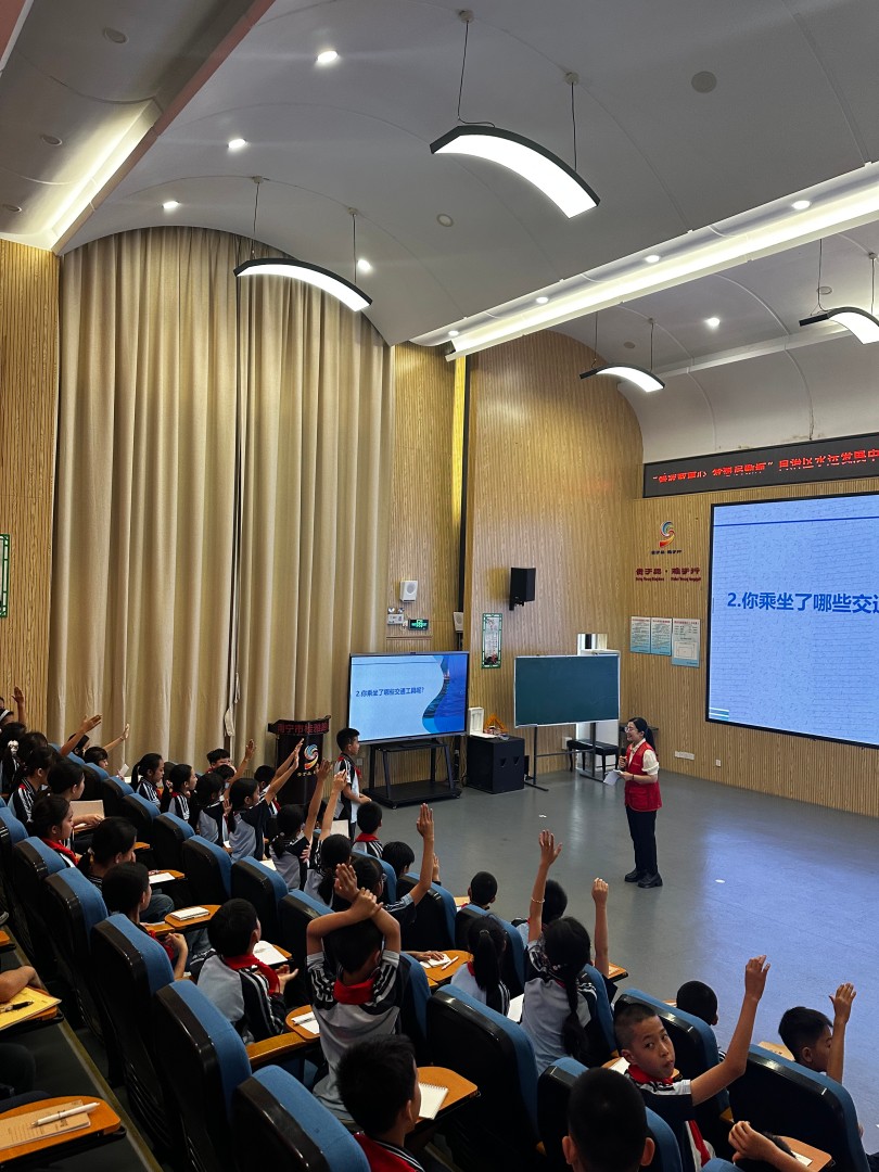 1778468330907004961.jpg 滚动图片2:同学们积极参与互动(苏永宏摄).jpg